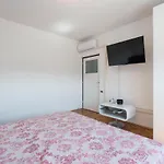 Cozy Apartment In Pula