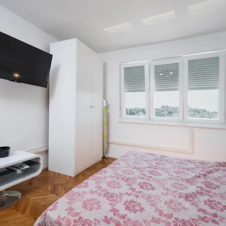 1 Bedroom Lovely In