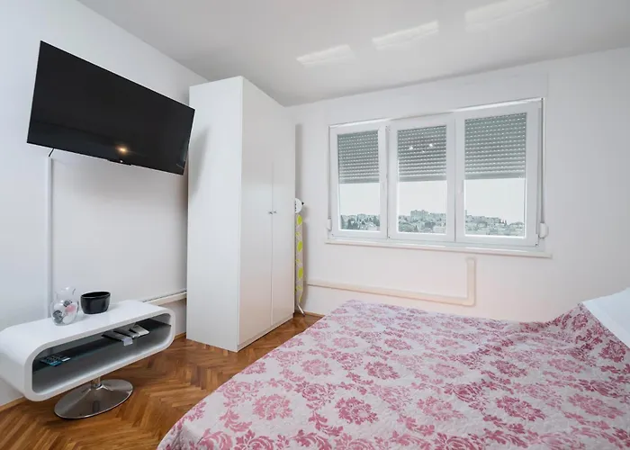 1 Bedroom Lovely In