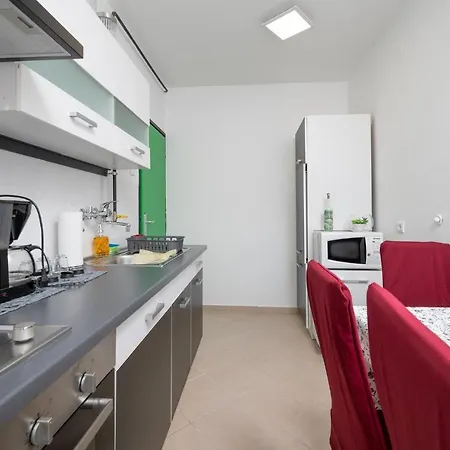 1 Bedroom Lovely In *