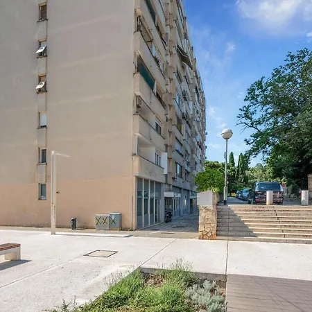 1 Bedroom Lovely In Appartement Pula