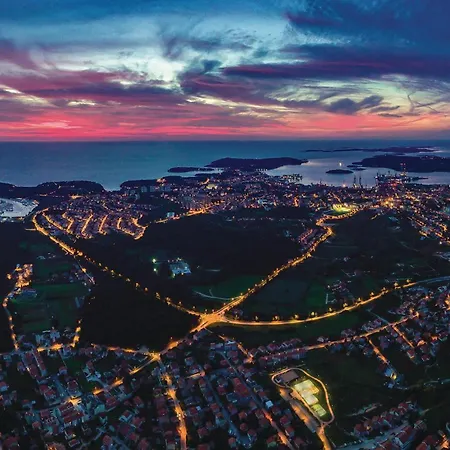 1 Bedroom Lovely In Appartement