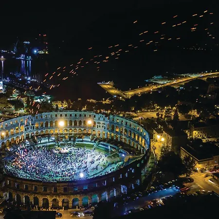 Appartement 1 Bedroom Lovely In *