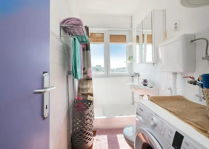 1 Bedroom Lovely In Appartamento Pola